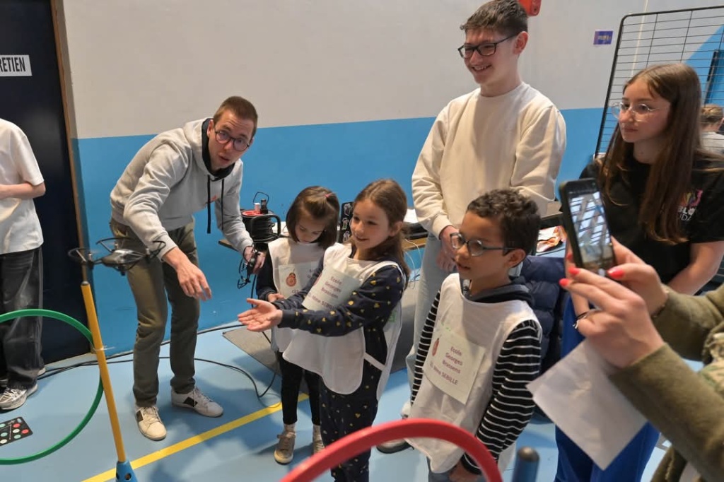 Les élèves décollent à Festirobot