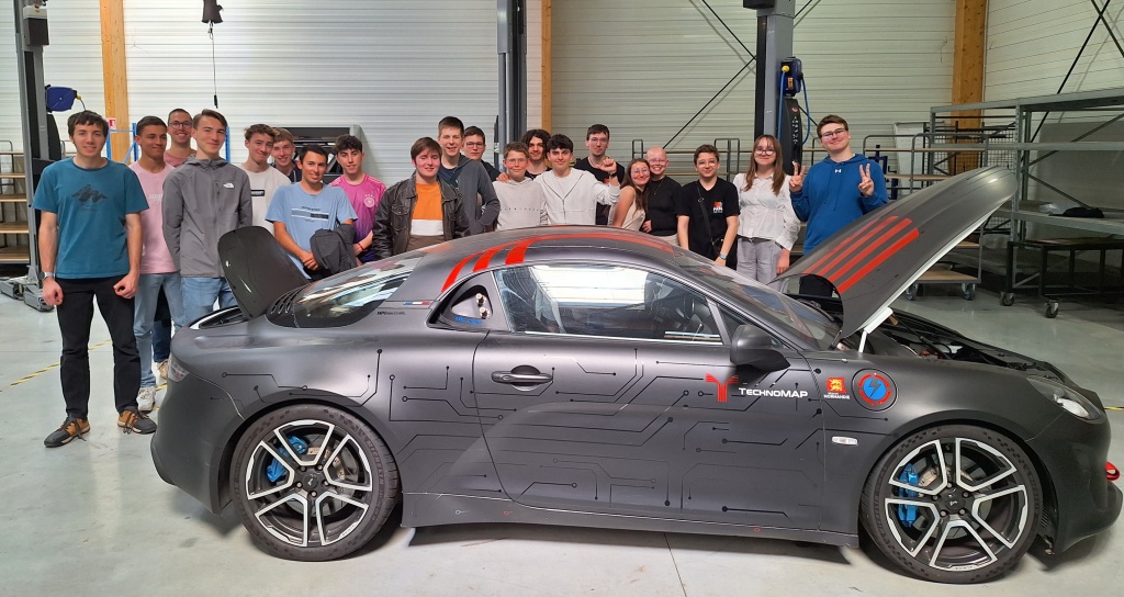 19 élèves s'électrisent chez Technomap